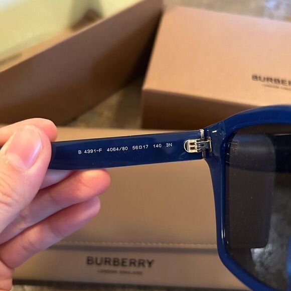 NWT Burberry Sunglasses DarkBlue - Unisex With Original Box - Picture 3 of 10